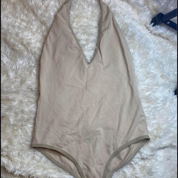 Backless halter top bodysuit - Picture 2 of 2